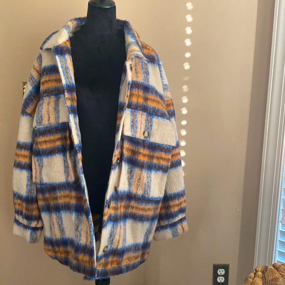 Shacket - Picture 3 of 5